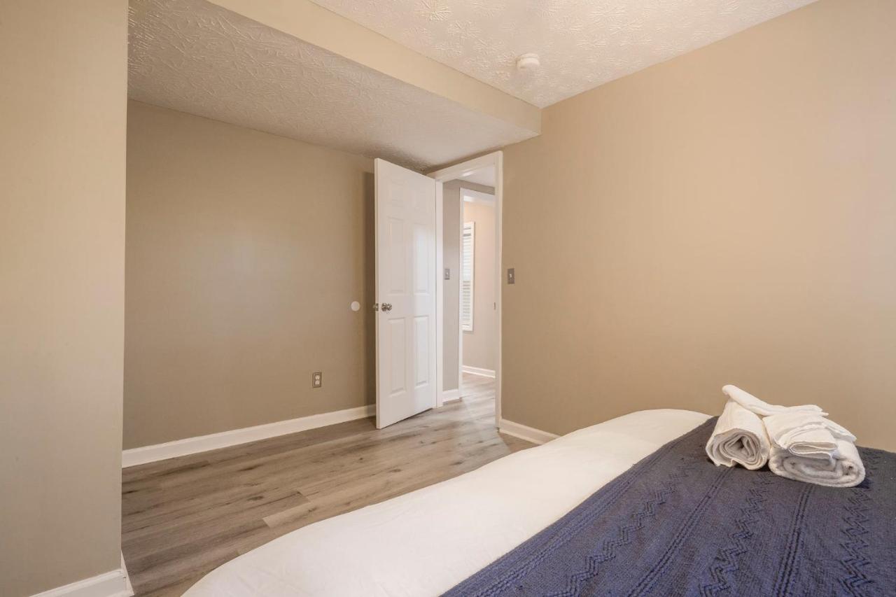 Newly Renovated 4br Cozysuites Holiday home Louisville