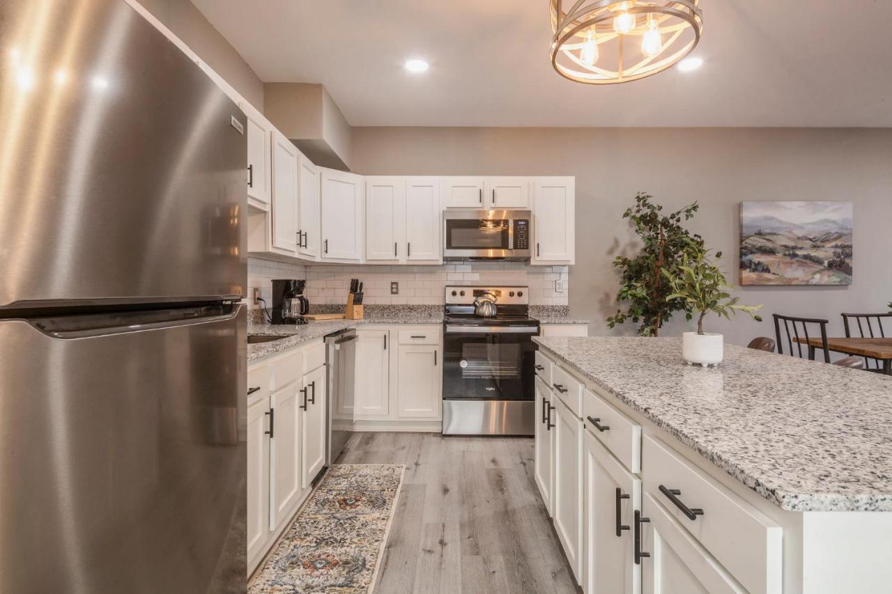 Newly Renovated 4br Cozysuites Holiday home Louisville