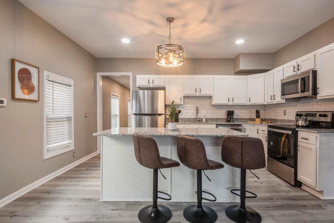 Newly Renovated 4br Cozysuites Holiday home