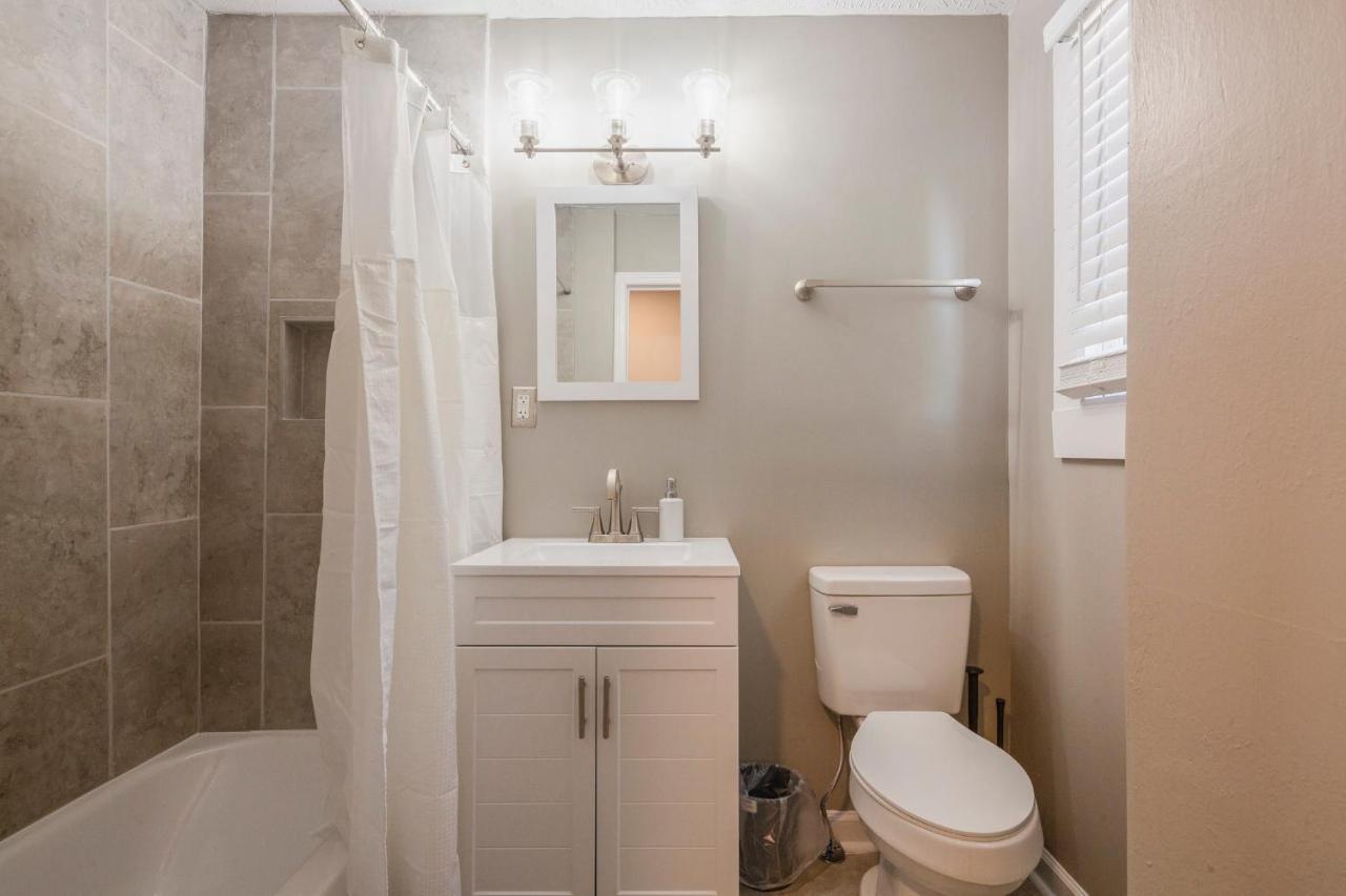 Holiday home Newly Renovated 4br Cozysuites